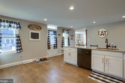 302 2nd St, Hummelstown PA  17036-1709 exterior