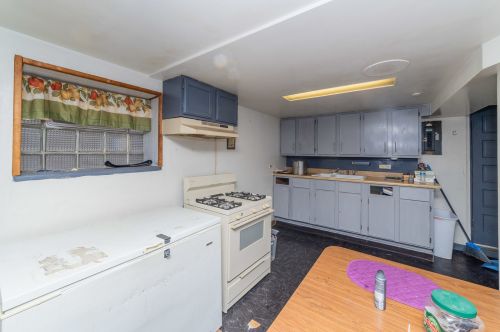 6048 Artesian Ave, Chicago IL 60659-2831 exterior