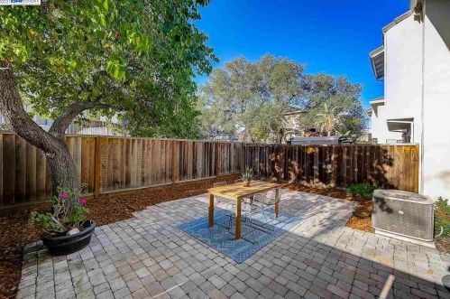 1036 Pinehurst Ct, Concord CA 94521-4532 exterior