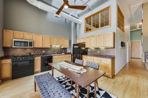 3024 Lincoln Ave, Chicago IL  60657-4208 exterior