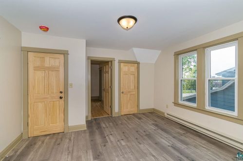 313 59 Ave, Duluth MN 55804-2559 exterior