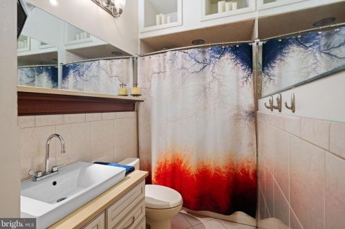 606 2nd St, Philadelphia PA 19133-3303 exterior