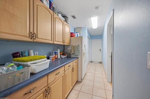 310 7th St, Naples, FL 34117-2129