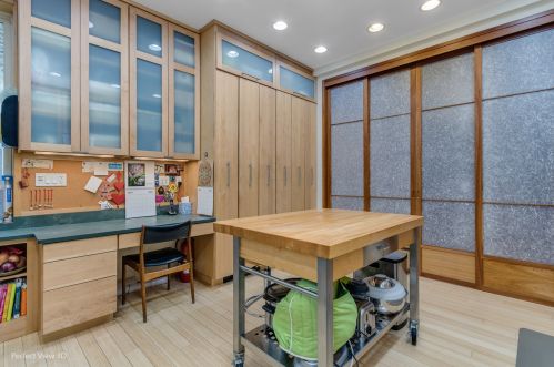 5533 Dorchester Ave, Chicago IL 60637-1720 exterior