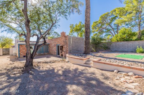 2221 2 St, Tucson AZ 85711-1058 exterior