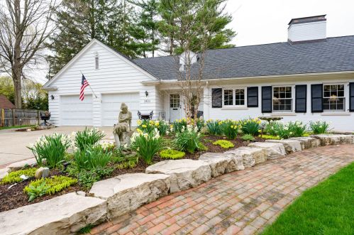 2433 Oakland Dr, Kalamazoo, MI 49008-2265