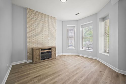 5637 Wabash Ave, Chicago, IL 60637-1118