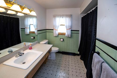 4349 16 St, Milwaukee WI 53209-6924 exterior