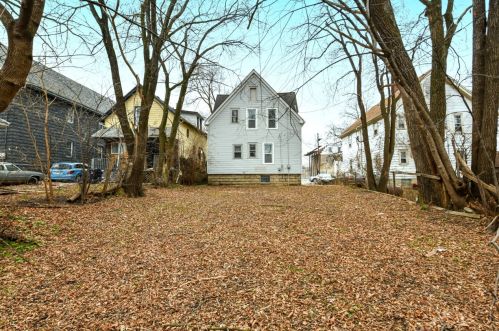 3722 7 St, Milwaukee WI 53212-1437 exterior