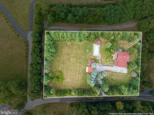 1900 Fish And Game Rd, Littlestown PA 17340-8808 exterior