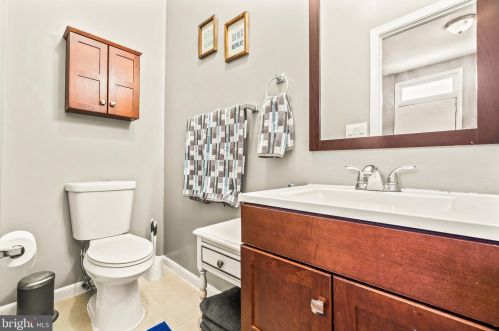 2014 10 St, Washington DC 20002-6214 exterior