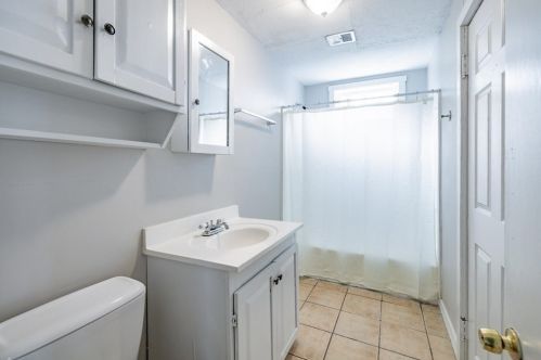 62 Rivers Ave, Chicopee MA 01013-4125 exterior