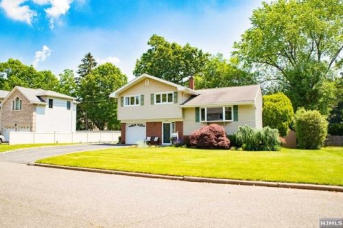 146 13th St, Cresskill, NJ 07626-2406