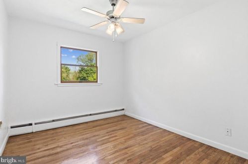 8 Maddock Dr, Trenton NJ 08628-2308 exterior