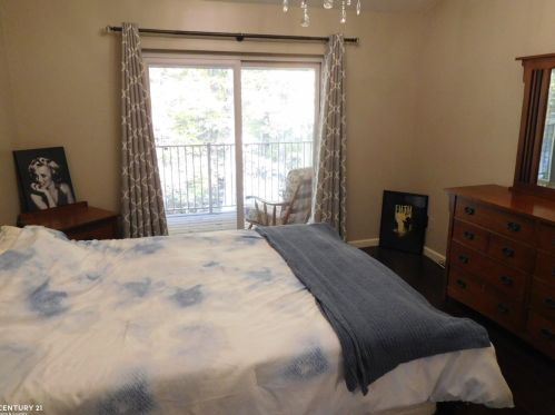 1688 Deepwood Cir, Rochester MI 48307-6098 exterior