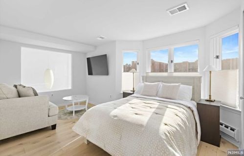 311 Nelson Ct, Edgewater NJ  07020-1618 exterior