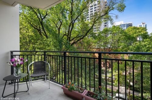 1515 Astor St, Chicago, IL 60610-1627