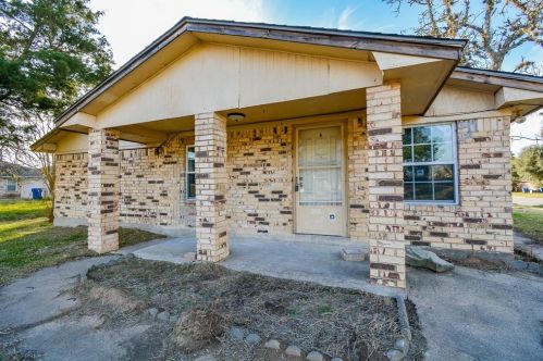 2005 5th St, Hempstead TX 77445-4702 exterior