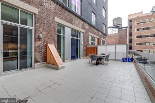 1101 Locust St, Philadelphia PA 19107-5519 exterior