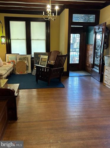 5019 12th St, Philadelphia, PA 19141-3517