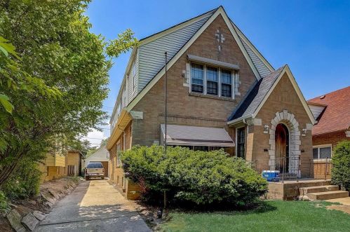 3013 60th St, Milwaukee, WI 53210-1469