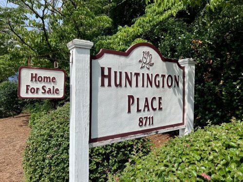 18 Huntington Place Dr, Atlanta, GA 30350-1813