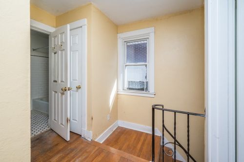 5735 Pocusset St, Pittsburgh PA 15217-2218 exterior