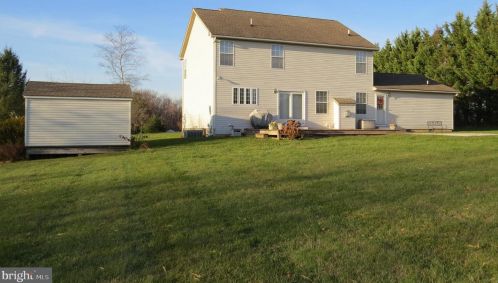 16 Brentwood Ct, Littlestown PA 17340-9187 exterior