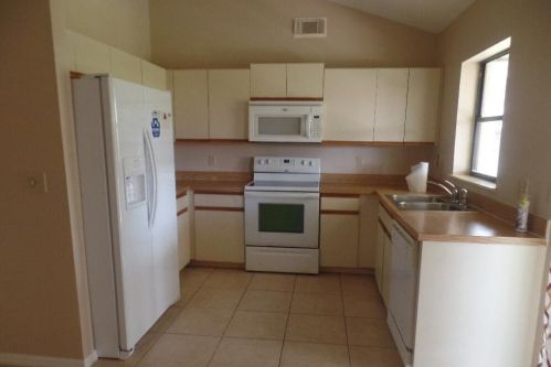 2729 Eagle Dr, Fort Pierce FL  34984-8917 exterior