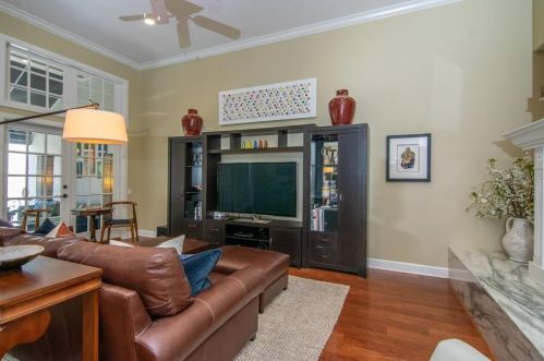 4949 Bayshore Blvd, Tampa FL 33611-3851 exterior