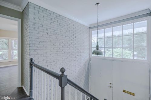 8901 Linton Ln, Alexandria VA 22308-2438 exterior