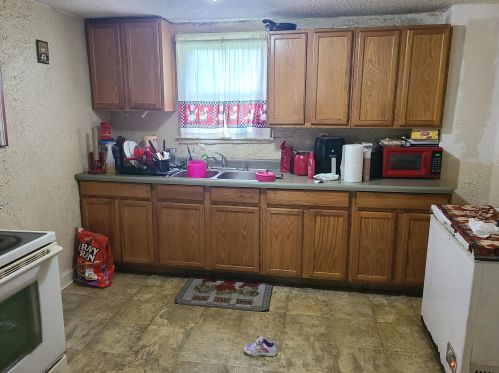 725 Edwards St, Kalamazoo, MI 49007-3504