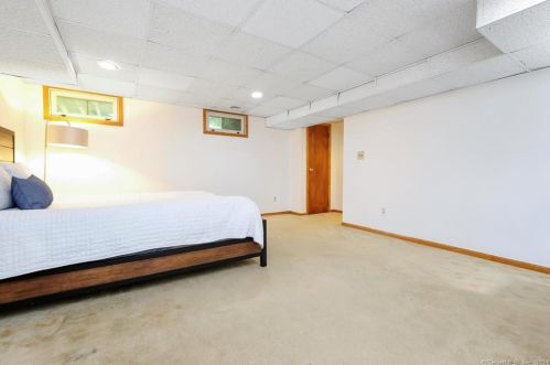 31 Brookside Vlg, Enfield CT 06082-1968 exterior