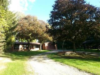 301 Indianside Rd, Rochester, MI 48363-1013