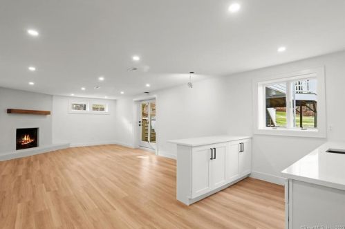 115 Pne Rdg Rd, Wilton CT 06897-2715 exterior