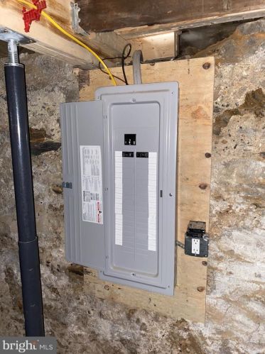 25 Roland Rd, Chester PA 19015-3329 exterior