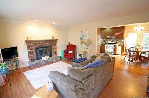 30 Hemlock Ter Ext, Deep River CT 06417-1606 exterior