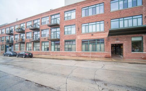 200 Water St, Milwaukee WI  53202-5708 exterior