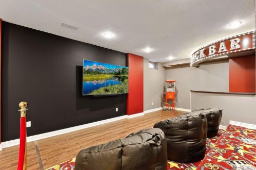 8932 Hunters Trl, Saint Paul MN  55125-9182 exterior