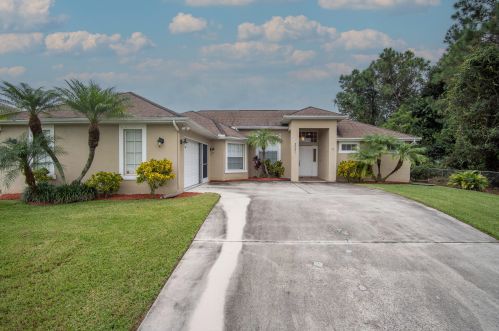 2041 Beekman St, Fort Pierce, FL 34953-1766