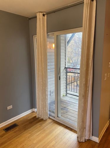 4859 Pulaski Rd, Chicago IL 60629-4121 exterior