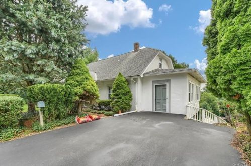 64 Prospect Ave, Valhalla NY 10595-1925 exterior