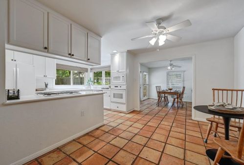 1501 Breezeknoll Cir, Austin TX exterior