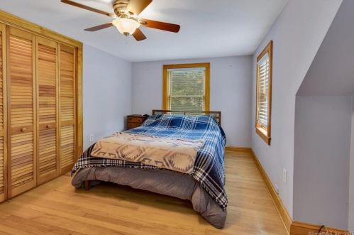 9 Beverly St, Enfield CT 06082-4512 exterior