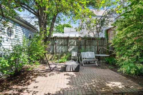 3046 Leavitt St, Chicago IL 60618-8114 exterior