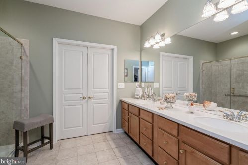 3 Falcon Ct, Trenton NJ 08690-2466 exterior