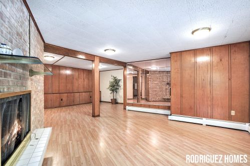 5037 Creekview Dr, Grand Rapids MI 49508-4946 exterior