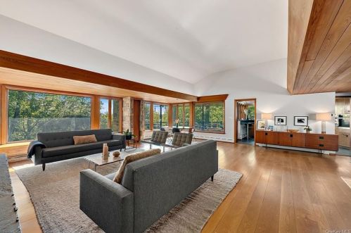 9 Fox Run, Armonk NY 10504-1011 exterior