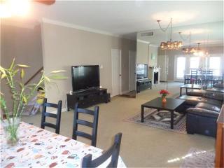 374 Wilcrest Dr, Houston TX  77042-1010 exterior