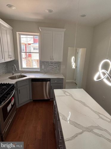 5810 Camac St, Philadelphia PA 19141-4123 exterior